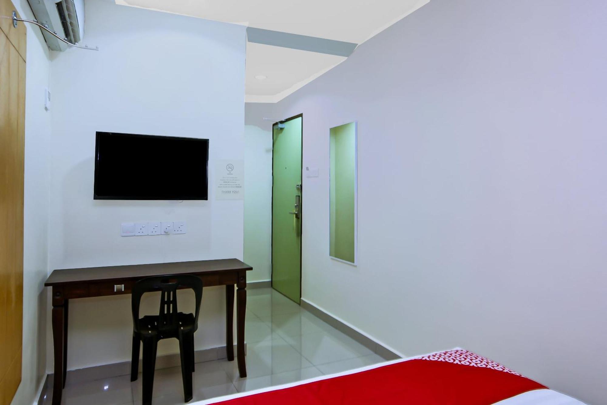 Oyo 44054 Holiday Mansion Inn Sibu Exterior foto