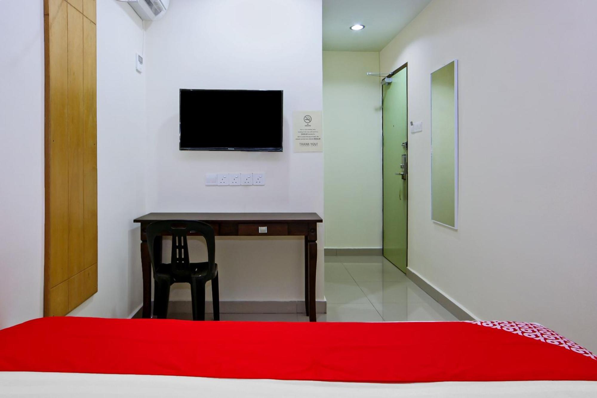 Oyo 44054 Holiday Mansion Inn Sibu Exterior foto