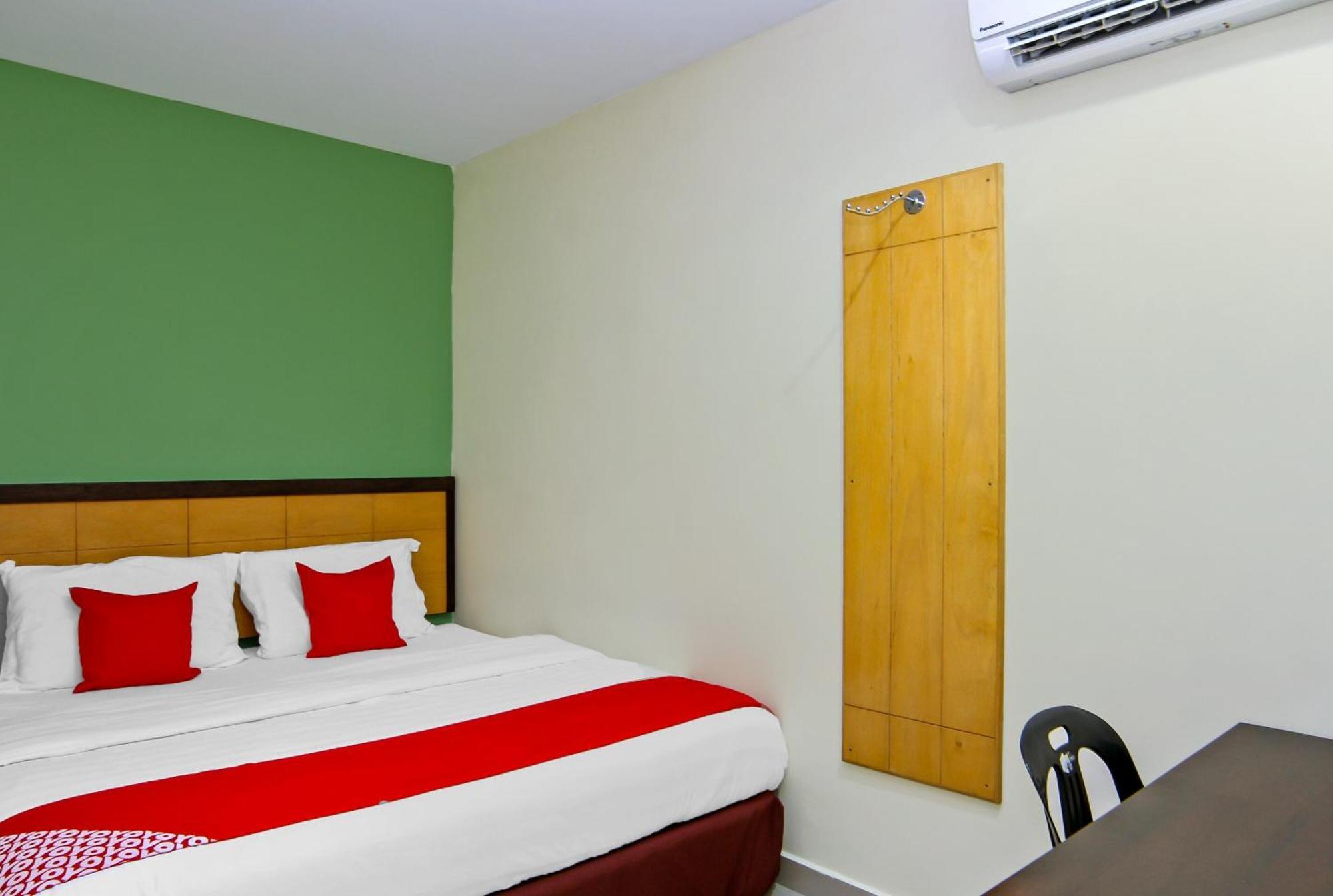 Oyo 44054 Holiday Mansion Inn Sibu Exterior foto